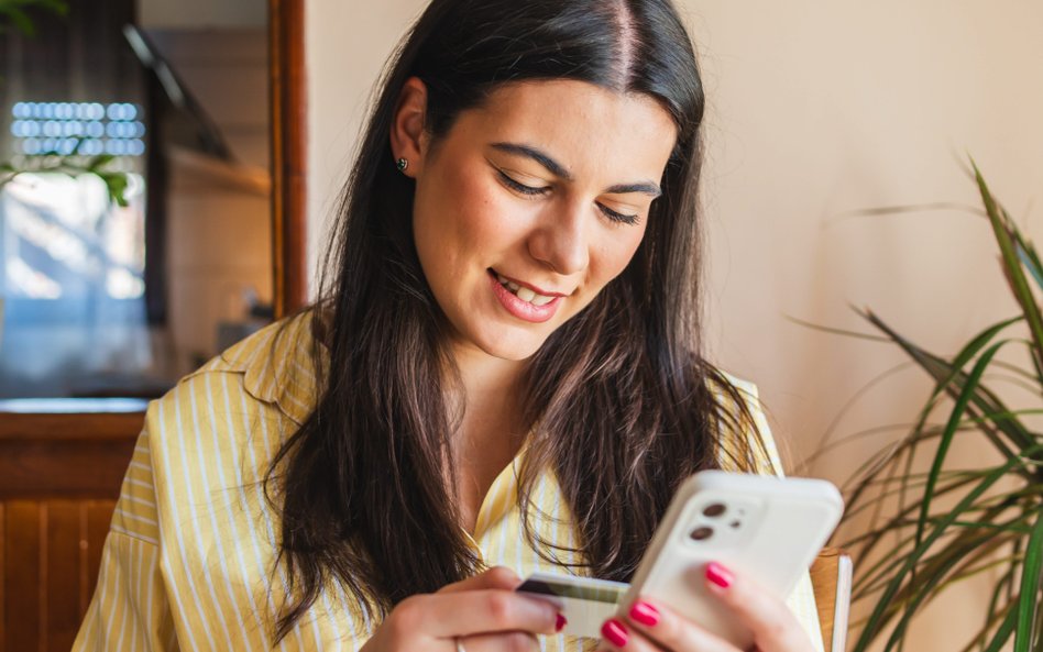 Banki inwestują w nowe technologie, szczególnie skupiając się na aplikacjach mobilnych