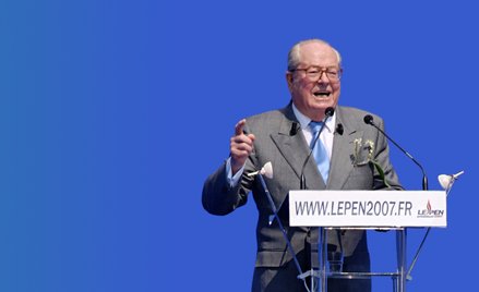 Jean-Marie Le Pen przemawia podczas corocznej parady organizowanej przez Front Narodowy na cześć Joa