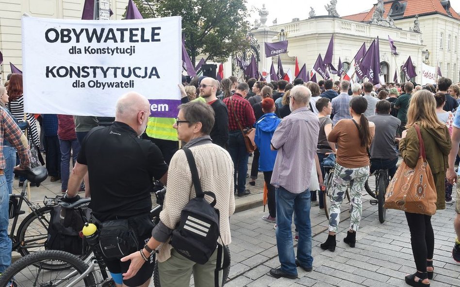 Aktywny dzień opozycji w starciu o Sąd Najwyższy