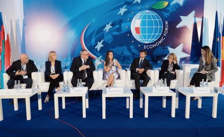 Uczestnicy kolejnego panelu dyskutowali o wdrażaniu gospodarki o obiegu zamkniętym.