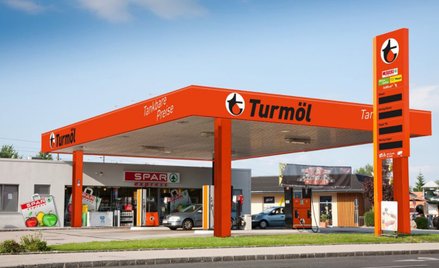 W styczniu 2024 r. Orlen sfinalizował przejęcie 267 stacji Turmöl. Mają one około 10-proc. udział w 