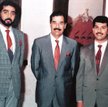 Saddam Husajn z synami, z lewej – Udaj, z prawej – Kusaj. Zdjęcie wykonano w 1992 r.