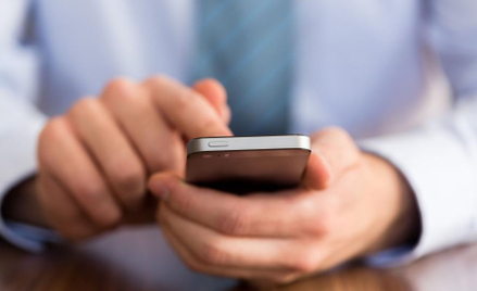 Prawnik na telefon - radcowie: UOKiK dzieli konsumentów