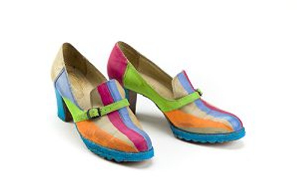 Buty pomalowane przez Henryka Stażewskiego