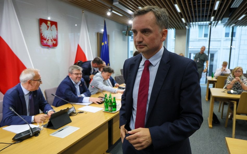 Poseł PiS Zbigniew Ziobro na posiedzeniu Komisji Regulaminowej, Spraw Poselskich i Immunitetowych w 
