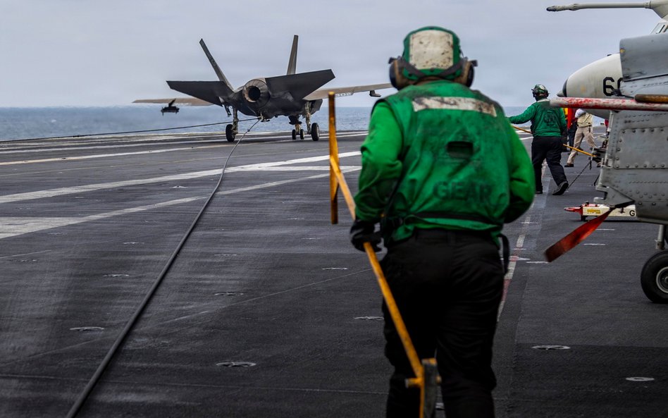 Samolot F-35C Lightning II na pokładzie lotniskowca USS Abraham Lincoln. Zdjęcie udostępnione przez 