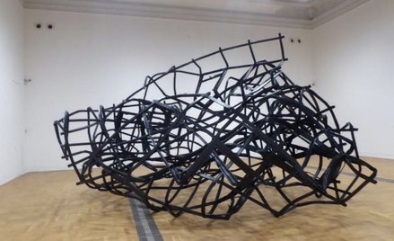 Instalacje architektoniczne czy rzeźby z recyklingu?