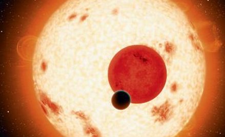 Tak artysta wyobraża sobie widok gwiazd i planety w układzie Kepler-16