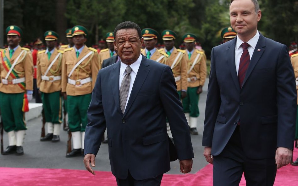 Prezydent RP Andrzej Duda(P) i prezydent Etiopii Mulatu Teshome Wirtu (L) podczas ceremonii oficjaln