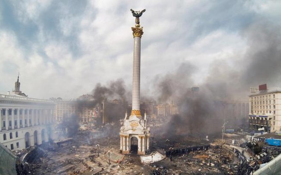 Kolumna ze słowiańskim bóstwem Berehynią symbolizującym niezależność Ukrainy i upamiętniającym uzysk