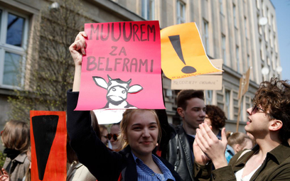Według Związku Nauczycielstwa Polskiego w strajku bierze udział ponad 15 tys. szkół. MEN uważa te wy