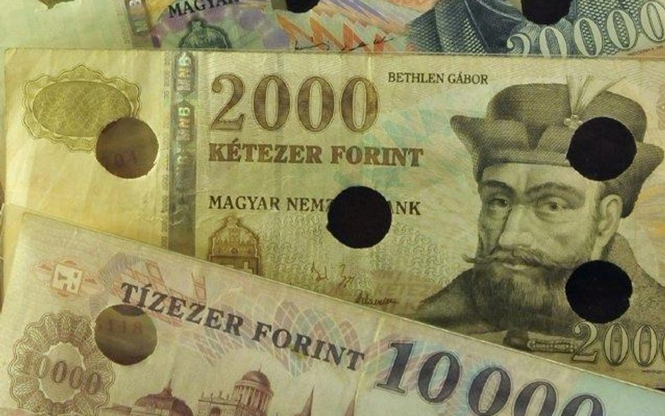 Dziura budżetowa Węgier sięgnęła 764 mld forintów. Na zdjęciu: węgierskie banknoty wycofane z obiegu