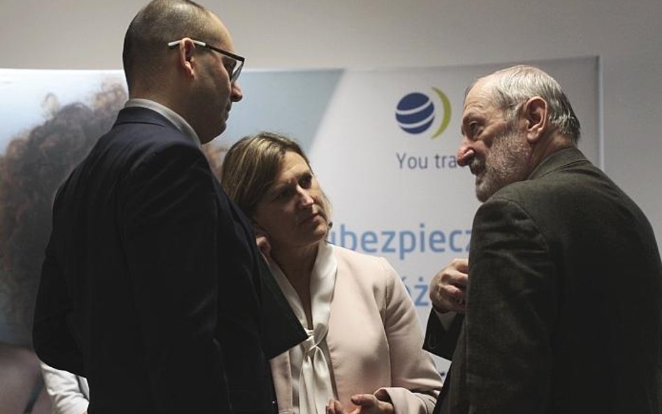 Artur Zaniewski, sekretarz komisji kultury fizycznej, sportu i turystyki, Teresa Buczak, dyrektor de