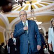 Przez ponad miesiąc nie widziano w Senacie lidera mniejszości republikańskiej Mitcha McConnella (roc