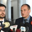 Wicemarszałek Sejmu Stanisław Tyszka (L) i lider Kukiz'15 Paweł Kukiz (P) podczas konferencji prasow