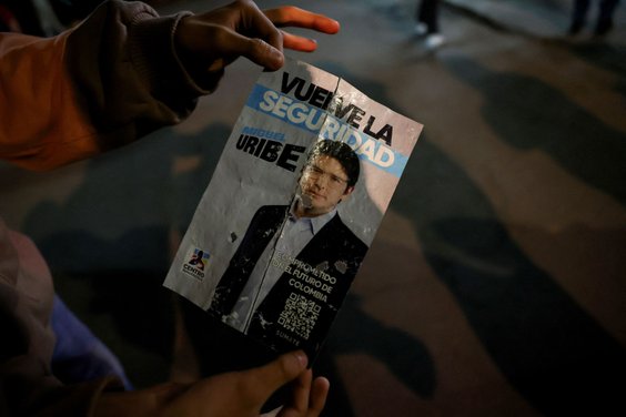 Ulotka wyborcza senatora Miguela Uribe Turbaya