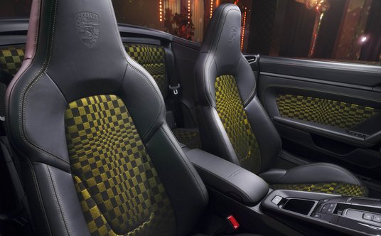 Porsche 911 Carrera GTS Cabriolet Spirit 70