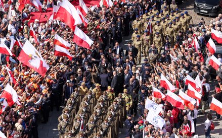 O godzinie 16:30 uroczystości przeniosły się na Plac Marszałka Józefa Piłsudskiego, gdzie nowy prezy