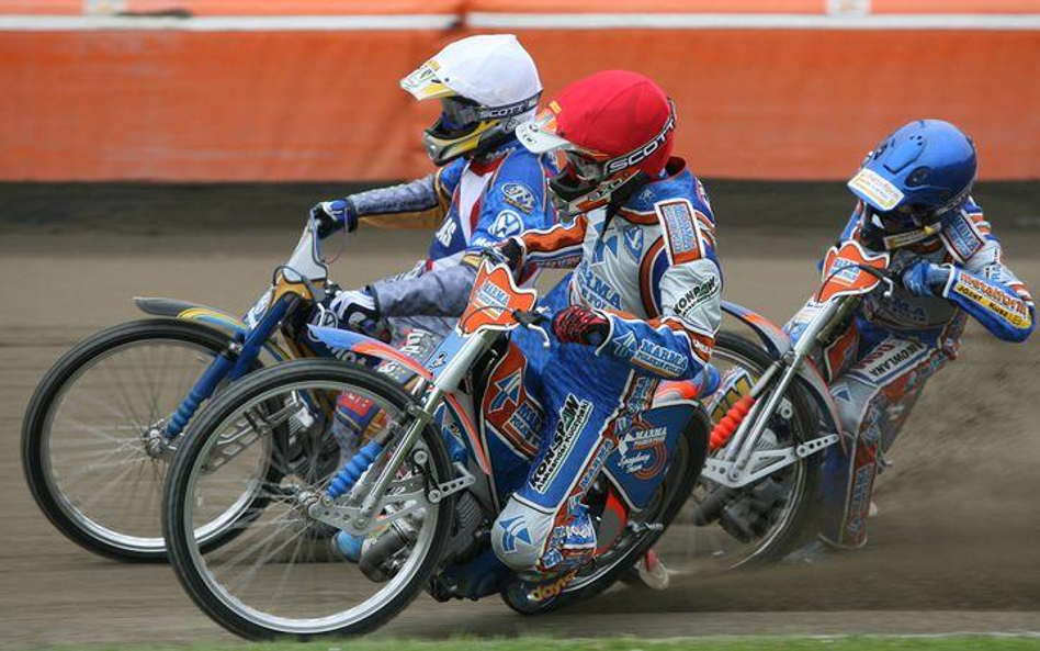 Tomasz Chrzanowski (czerwony kask), Tomasz Gapiński (biały) i Tomasz Rempała (niebieski).