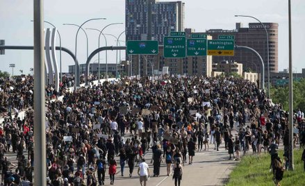 Minneapolis: Cysterna wjechała w grupę protestujących