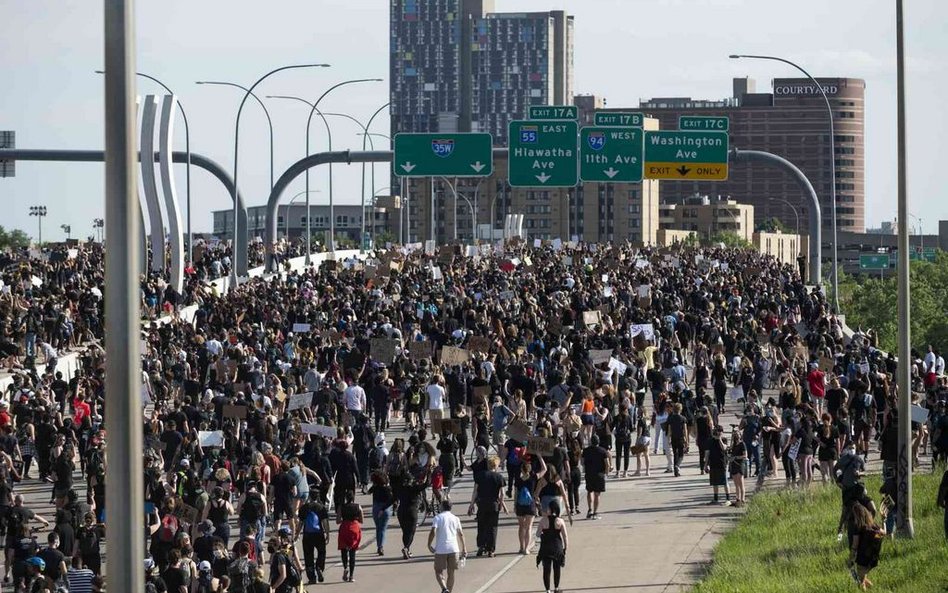 Minneapolis: Cysterna wjechała w grupę protestujących