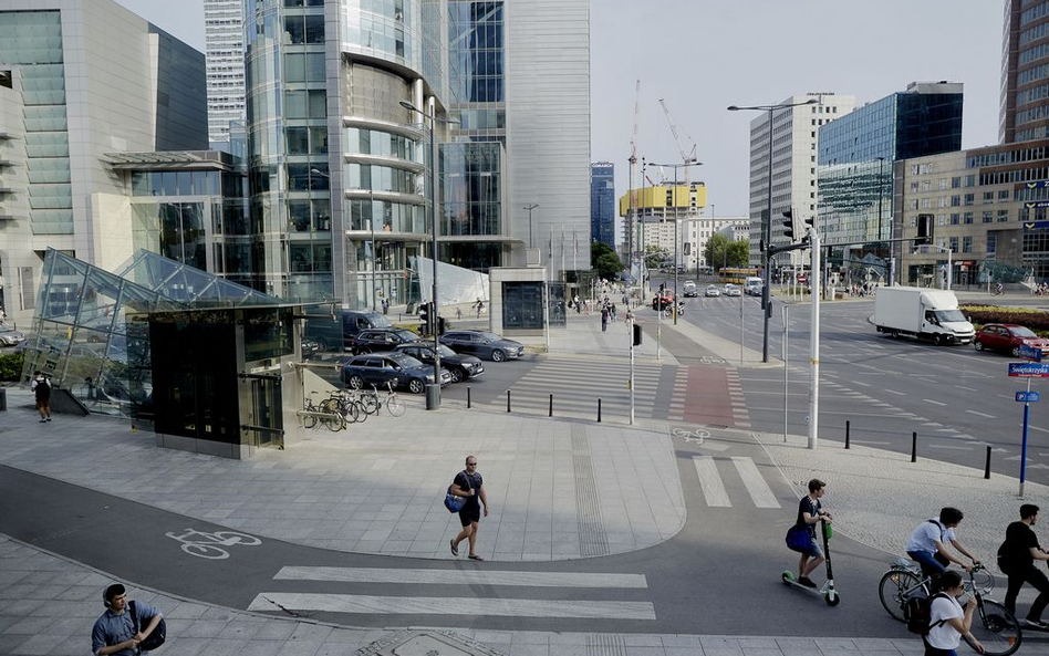 Biznes odżywa po pandemii. Kolejne firmy wracają do pracy