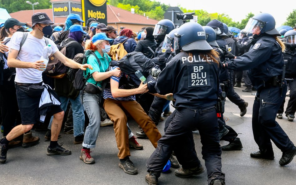 Trwają protesty przeciwko rozbudowie fabryki Tesli w Niemczech