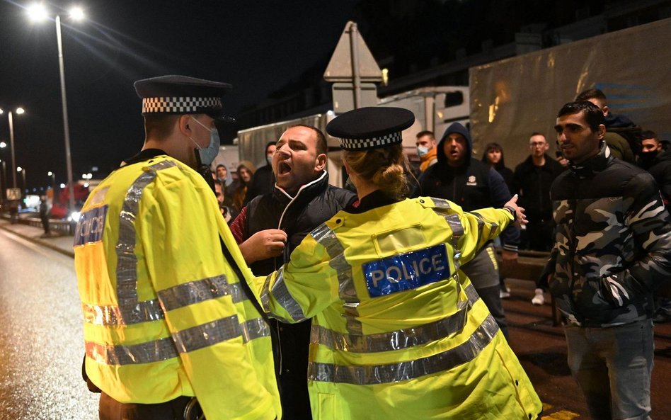 Dover: Starcia kierowców z policją