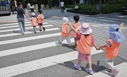 W niektórych mocno rozwiniętych krajach wskaźnik dzietności spadł już poniżej 1, w Korei Południowej