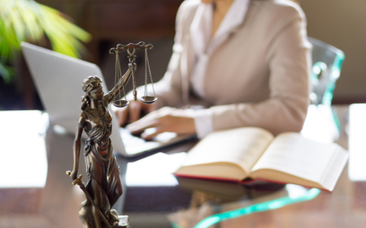Sytuacja kobiet w branży prawniczej – jak ją poprawić