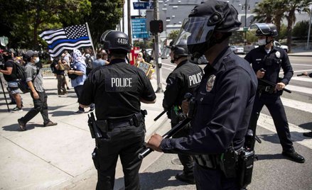 Koronawirus. Los Angeles: Policjanci i urzędnicy muszą się szczepić na COVID