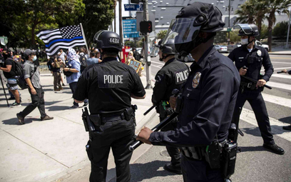 Koronawirus. Los Angeles: Policjanci i urzędnicy muszą się szczepić na COVID
