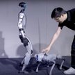 Čínská robotická firma Unitree představila na letošním veletrhu pokročilou robotickou linku