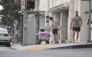 Postmates dostarcza żywność za pomocą autonomicznych pojazdów Pinky