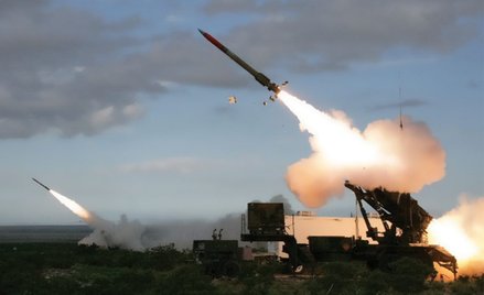 Odpalenie pocisków PAC-3 MSE z wyrzutni M903 systemu Patriot. Fot./US ArmyJason Cutshaw.