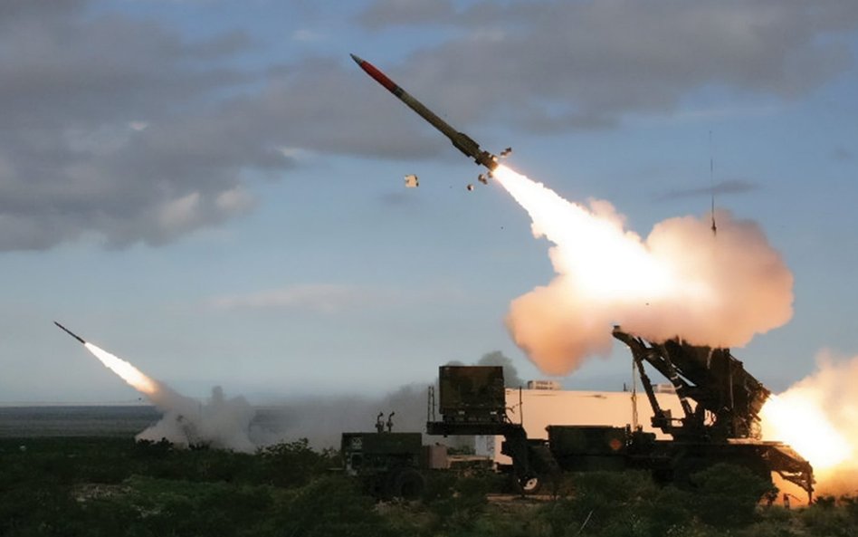 Odpalenie pocisków PAC-3 MSE z wyrzutni M903 systemu Patriot. Fot./US ArmyJason Cutshaw.