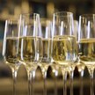 Polacy kupują coraz droższe wino