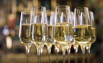 Polacy kupują coraz droższe wino