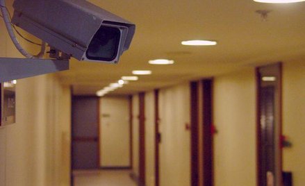 Można umieścić kamerę na klatce i nagrywać sąsiadów - wynika z wyroku sądu