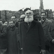 Zgromadzenie w drugą rocznicę (1945 r.) powstania w getcie warszawskim na miejscu, na którym miał st