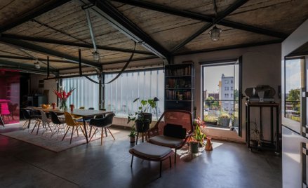Przemo Łukasik zaadaptował industrialny obiekt sąsiadujący z kopalnią w Bytomiu.