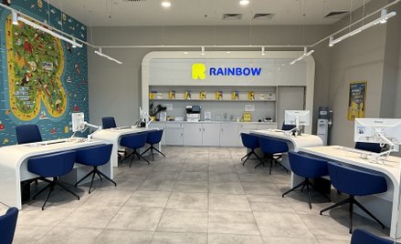 Wnętrze salonu sprzedaży Rainbowa w krakowskim centrum handlowym Bonarka City Center