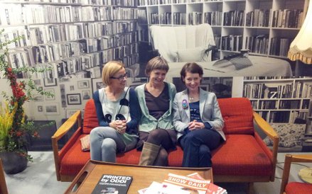 Wbrew nazwie Wydawnictwa Dwie Siostry nie założyły siostry. Joanna Rzyska, Jadwiga Jędryas i?Ewa Sta