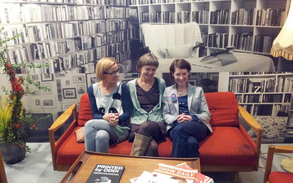 Wbrew nazwie Wydawnictwa Dwie Siostry nie założyły siostry. Joanna Rzyska, Jadwiga Jędryas i?Ewa Sta