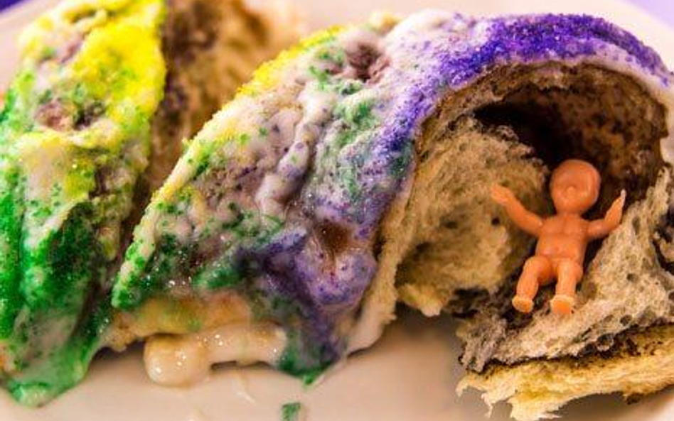 W King Cake ukryta jest figurka Jezusa.