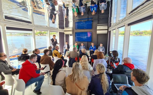 Organizatorzy zaprosili dziennikarzy na konferencję na "Info Barkę"