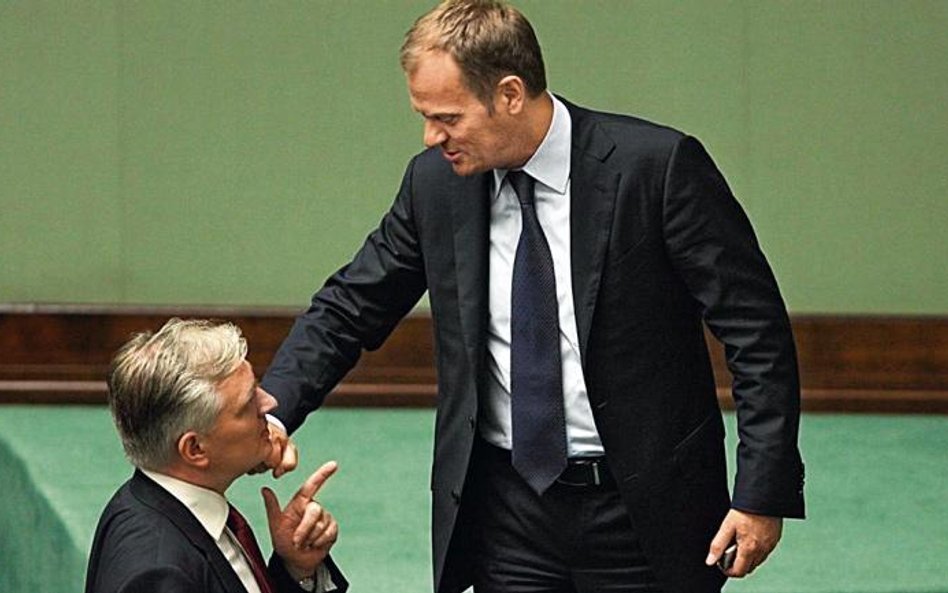 Premier Donald Tusk namawiał w Sejmie polityków PO do poparcia poprawki, która znosiła zapis o przez