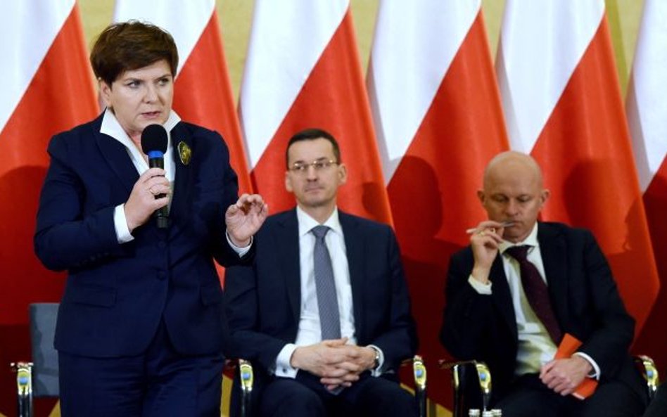 Beata Szydło oddaje część władzy Mateuszowi Morawieckiemu