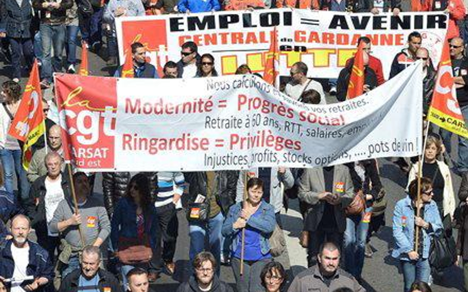 Protest związkowców w Marsylii niezadowolonych z programu reform znanego jako pakt odpowiedzialności