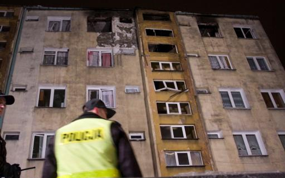 Blok zapalił się po wybuchu gazu